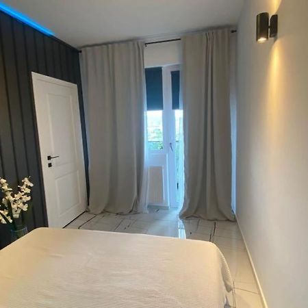 Q Luxury Apartment - Palas Center ยาช ภายนอก รูปภาพ